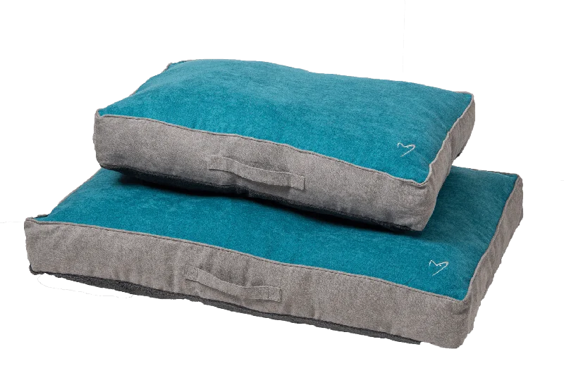 Camden Winter Sleeper Pet Bed Cover