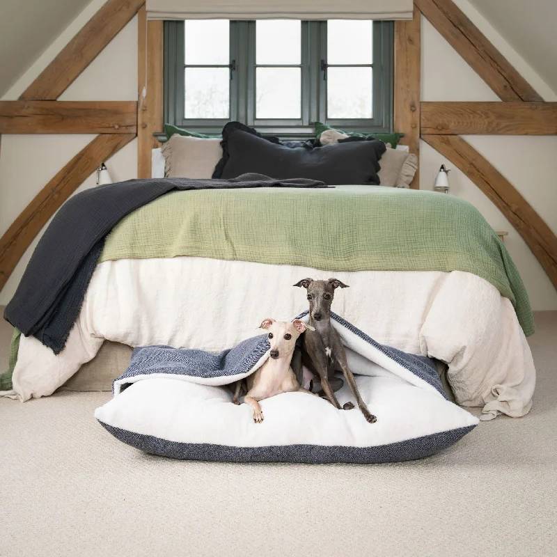 Sleepy Burrows Bed in Oxford Herringbone by Lords & Labradors